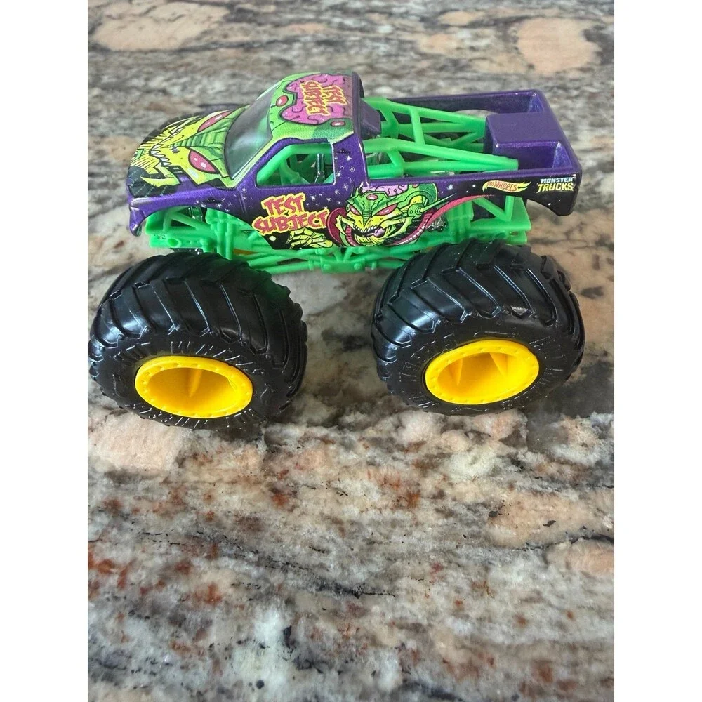 Hot Wheels Monster Trucks Test Subject 1:24 Diecast Purple Green 8